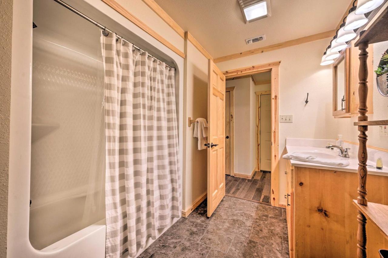 Вілла Broken Bow Retreat On 2 Acres With Hot Tub And Deck! Екстер'єр фото